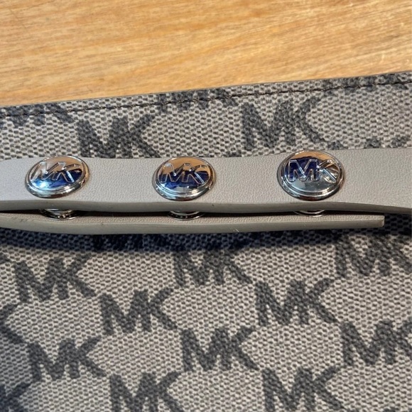 Monogram waist bag MK Michael Kors new - Picture 3 of 4